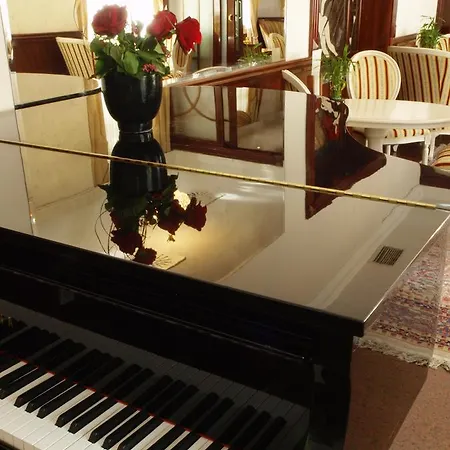 Mozart Отель